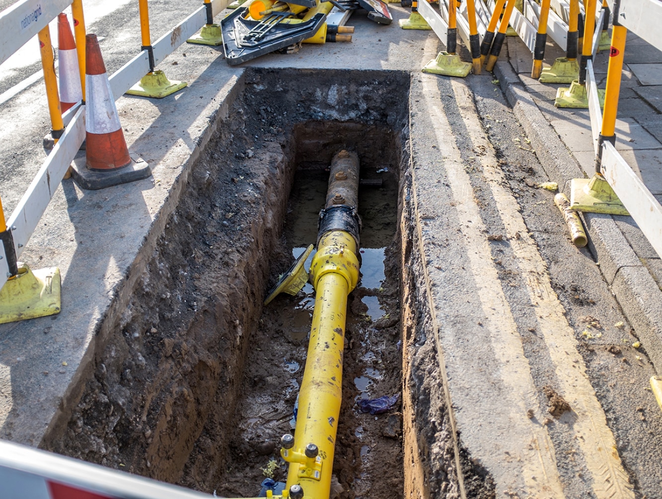 Comment déboucher une canalisation enterée avec des racines 