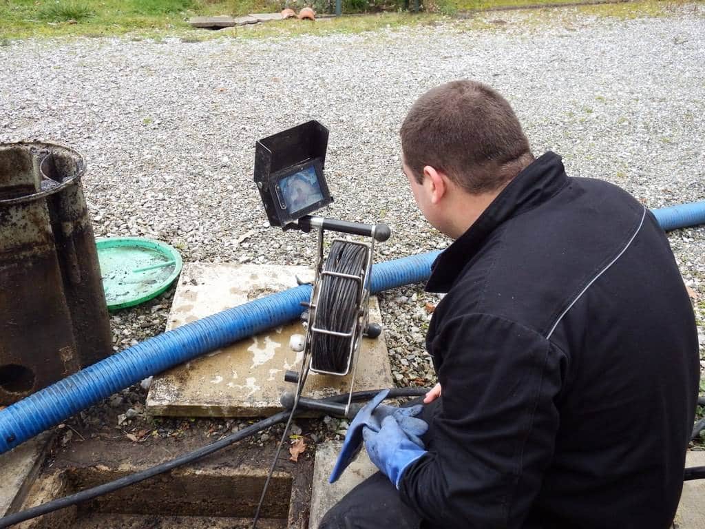 comment déboucher une canalisation coudée