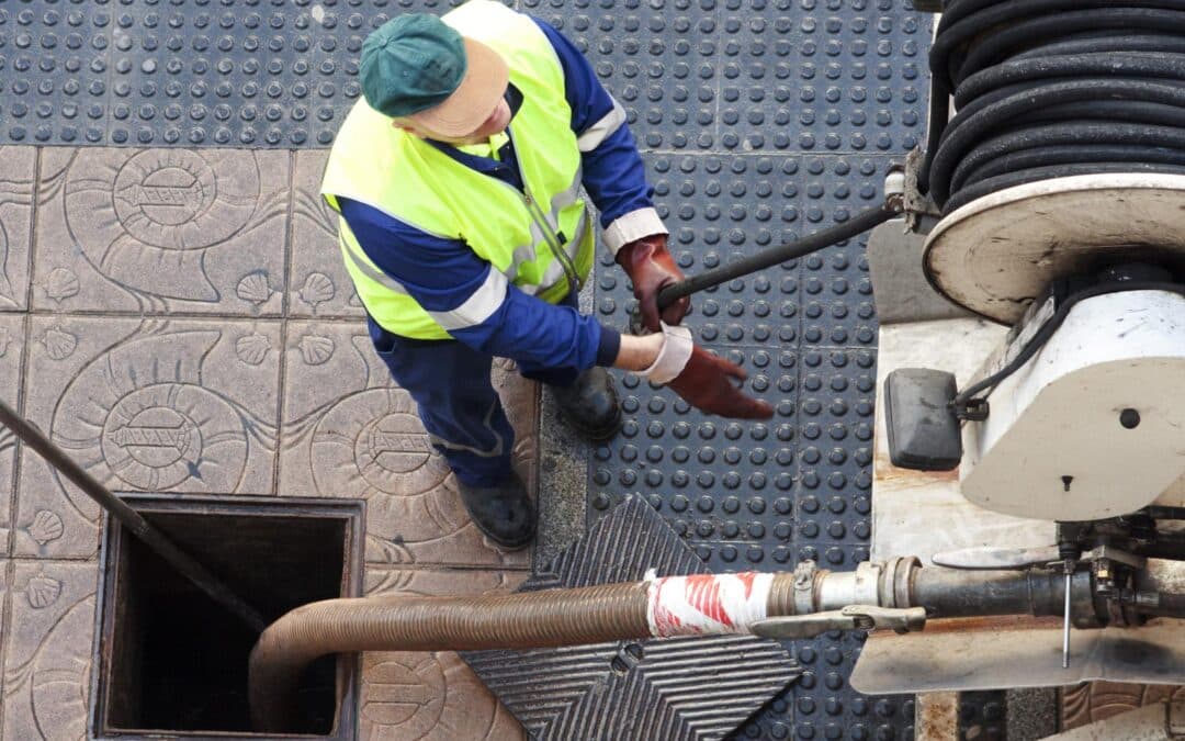 Débouchage de canalisation : Les méthodes traditionnelles versus les techniques modernes