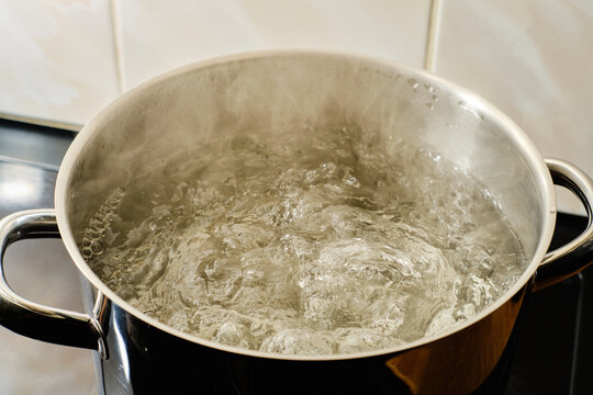 L’eau bouillante peut-elle endommager les canalisations ? Voici la vérité