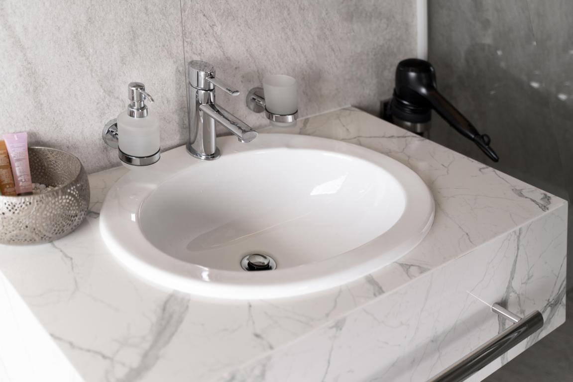 Comment déboucher un lavabo avec du bicarbonate 