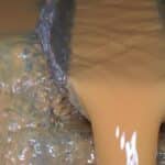 Comment déboucher une canalisation pleine de graisse