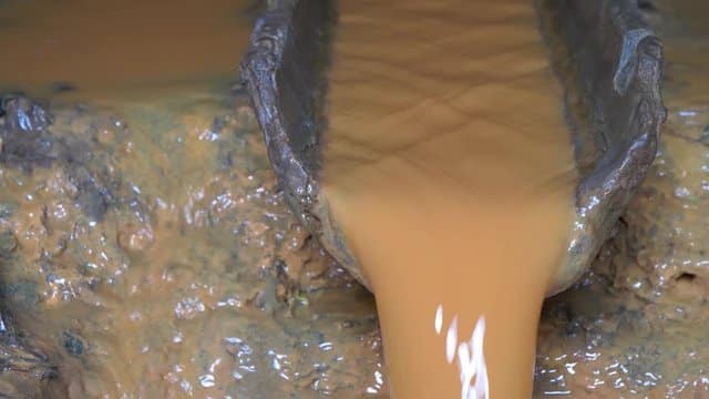 Comment déboucher une canalisation pleine de graisse