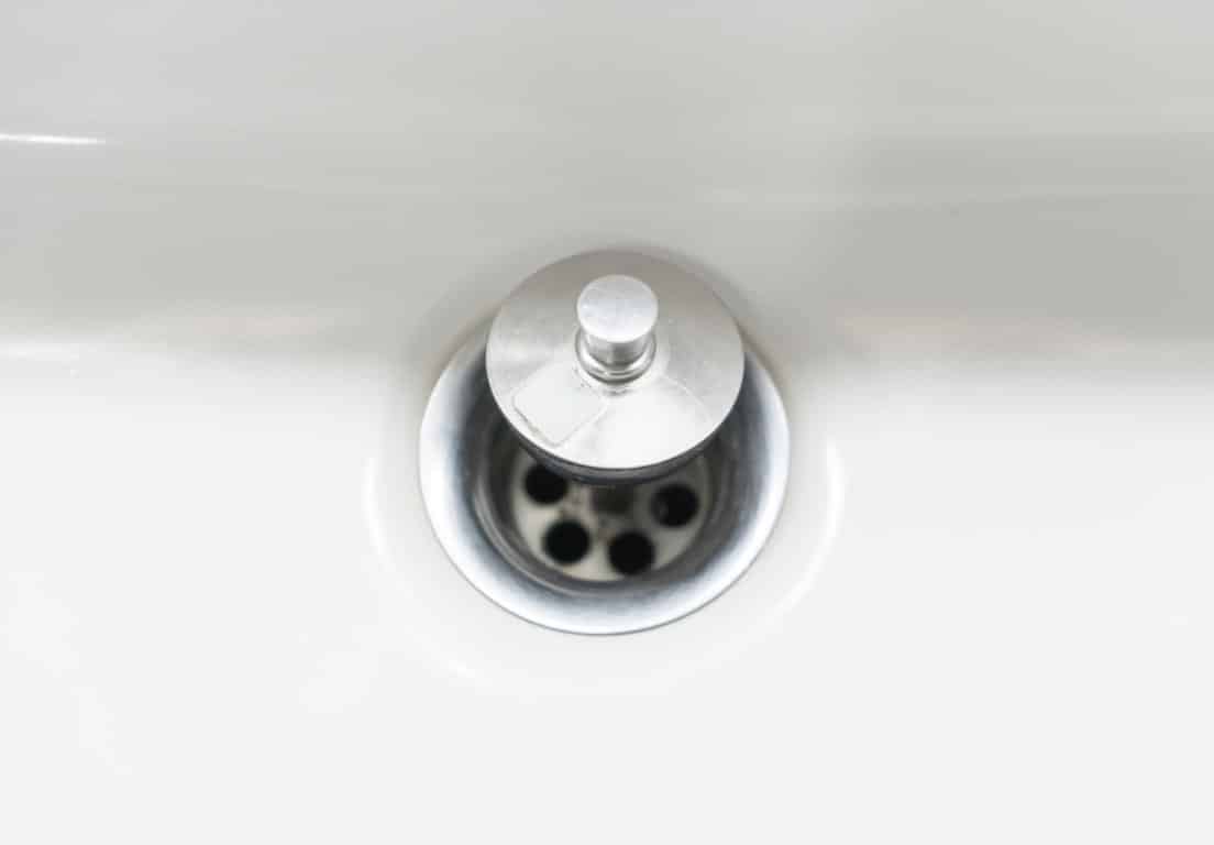 Comment nettoyer le trou du lavabo 