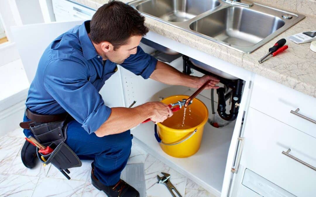 Comment résoudre une fuite sous l'évier