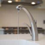 Robinet qui émet un sifflement : pourquoi et comment y remédier ? Robinet qui émet un sifflement