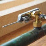 Comment installer un robinet autoperceur